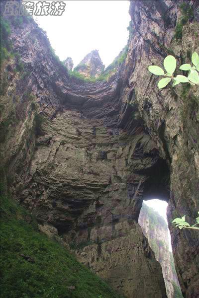 神鷹奇峽　　“神鷹奇峽”，是一塊位于懸崖上突起的石塊，狀如展翅欲飛的雄鷹而得名。 