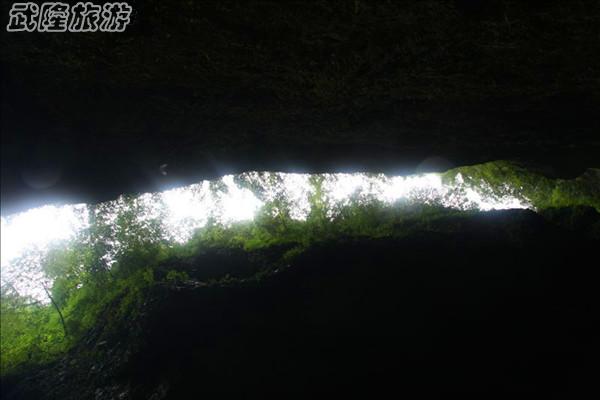 龍水峽地縫景點之“一線天光”