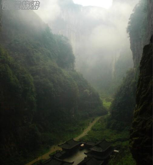 重慶武隆天坑地縫霧中游記 