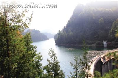 冬日，靜謐的山虎關(guān)水庫