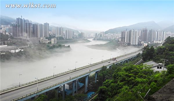 組圖：雨后武隆縣城霧籠城 如仙境一般