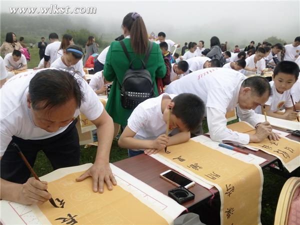 印象武隆親子書法方陣 祖孫共享翰墨情