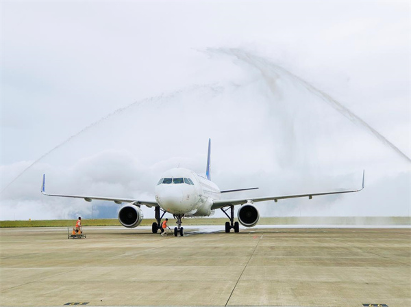 飛機(jī)過水門