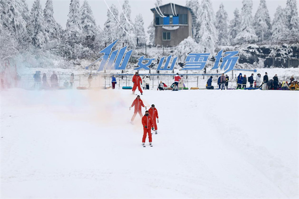 專業(yè)教練指導(dǎo)滑雪