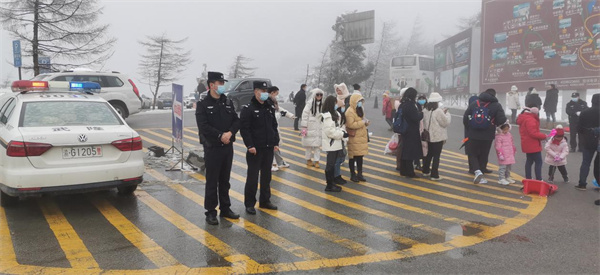 民警景區(qū)執(zhí)勤