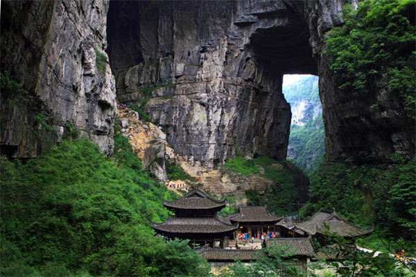 亞洲最大的天生橋群天生三橋