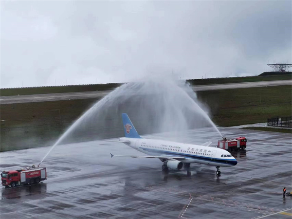 飛機(jī)過水門儀式